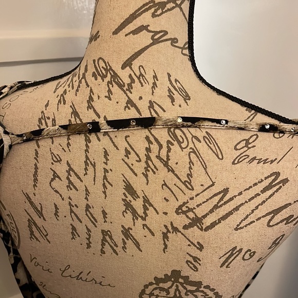 Leopard print formfitting dress open back size small - Picture 6 of 8